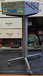 Carrello porta attrezzi a più livelli