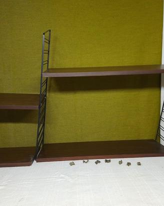 Libreria con montanti in ferro anni 60.