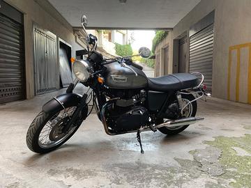 Triumph Bonneville T100 black