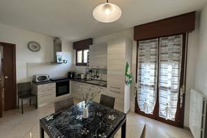 Appartamento di 94 m² con 4 locali e box auto a Mi