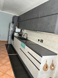 Cucina completa di elettrodomestici