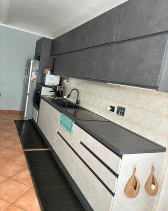 Cucina completa di elettrodomestici