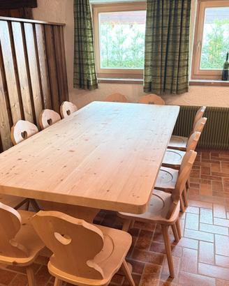 Tavolo Fratino Legno Massiccio con 10 Sedie a Cuor