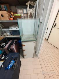 acquario con supporto 