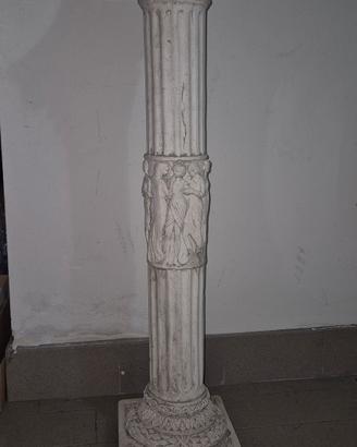 colonna in gesso con capitello