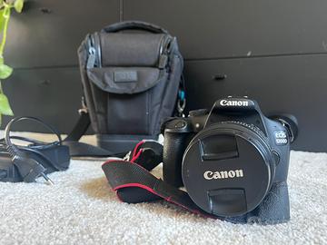 Canon EOS 1200D con custodia