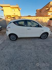 lancia y benzina/gpl