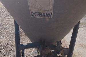 Spandiconcime anche localizzato per trattore