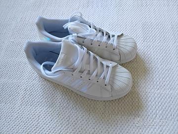 SCARPE DA GINNASTICA.