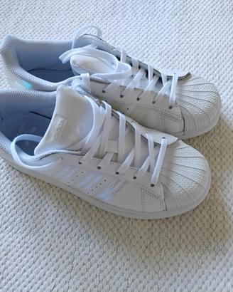 SCARPE DA GINNASTICA.