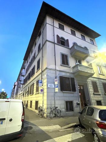 4 LOCALI A FIRENZE