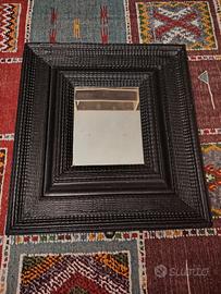 Cornice antica con specchio