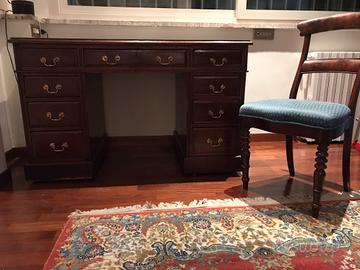 Scrivania in stile inglese. Roma nord