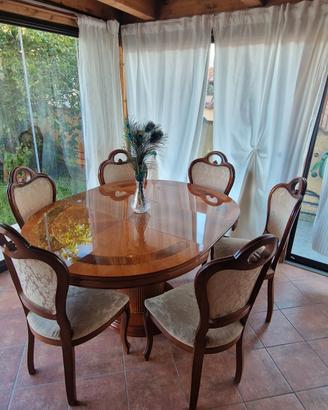 Sala da pranzo tavolo e sedie