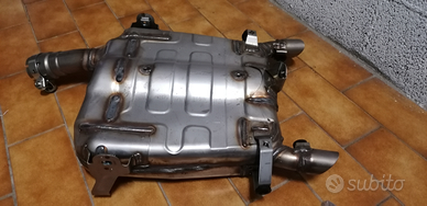 Scarico completo di fiancate nere Suzuki GSR 600