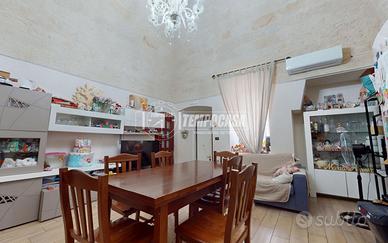 Spaziosa casa singola, con terrazza, lavanderia e