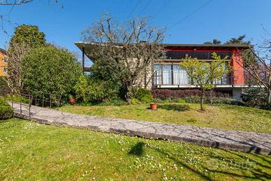 VILLA SINGOLA SU PIANO UNICO CON 800 MQ DI GIARDIN