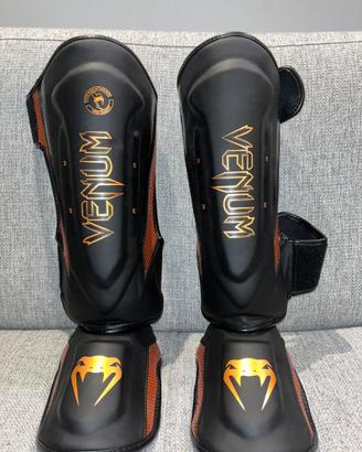 Venum Elite Evo parastinchi taglia L – mai usati