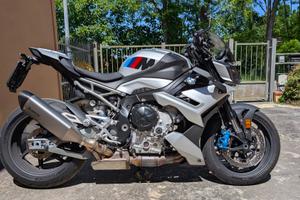 BMW M1000 R