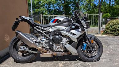 BMW M1000 R
