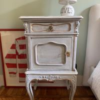 Coppia di comodini Shabby chic