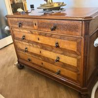 Antico lussuoso comó