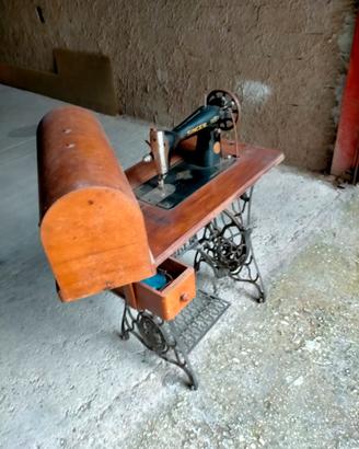 macchina da cucire vintage