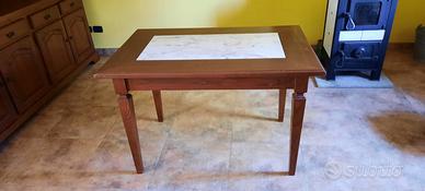 Tavolo legno massiccio con inserto in marmo
