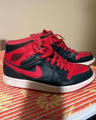 Jordan unisex rosse e nere numero 40.5