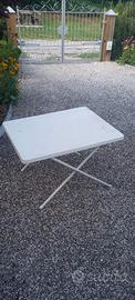 tavolino bianco 