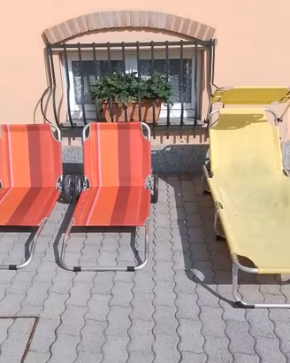 3 lettini spiaggia pieghevoli  poco ingombranti.