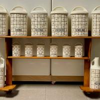 serie di 14 vasi Ditmar Urbach completa di mobile