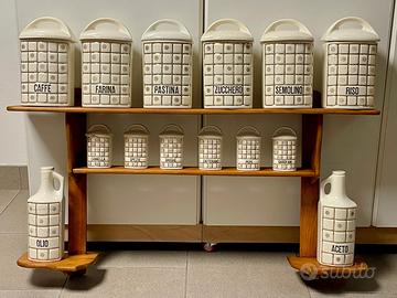 serie di 14 vasi Ditmar Urbach completa di mobile