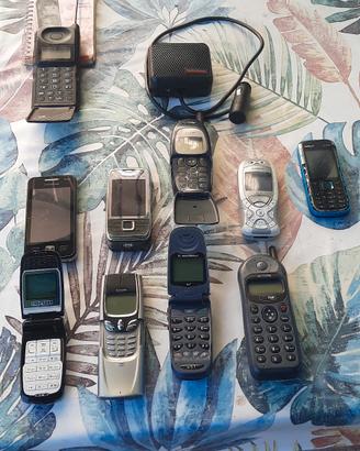 vari oggetti da collezione vintage 