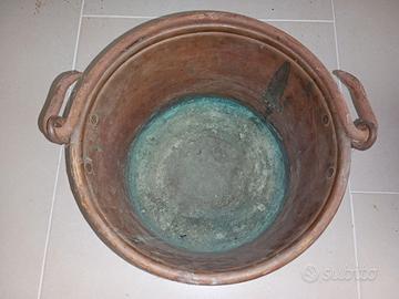 Antico paiolo in rame battuto