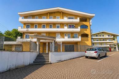 4 LOCALI A MOSCIANO SANT'ANGELO