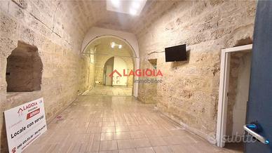 Locale commerciale angolare