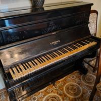 Pianoforte verticale.