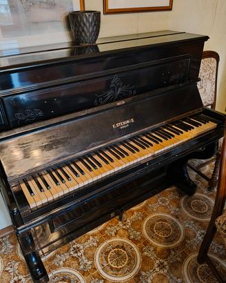 Pianoforte verticale.