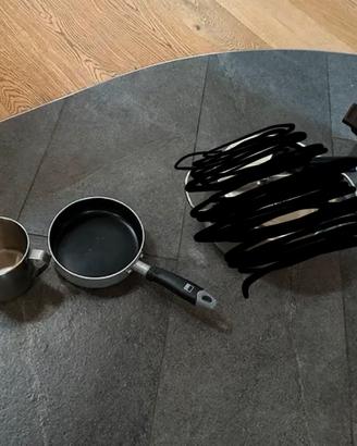 Set pentole e utensili da cucina in acciaio