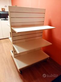 Carrello espositore da vetrina con ruote