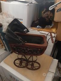 Modello carrozzina vintage per bambole.