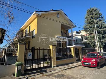 Ampio Appartamento con Terrazzo in Piccolo Contest