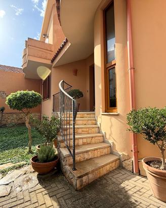Casa indipendente libera su tre lati - centro paes