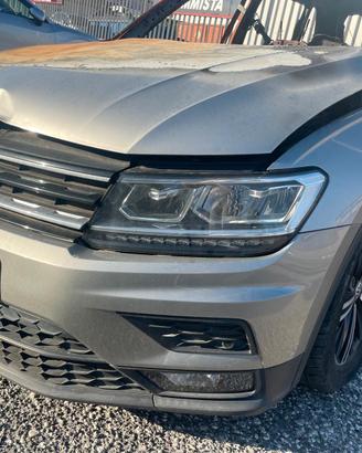 Volkswagen Tiguan anno 2017 per ricambi (2a)