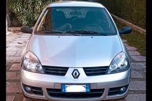 Renault clio 1.2 8v
