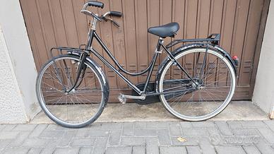 Bianchi donna a bacchetta anni '80