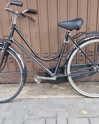 Bianchi donna a bacchetta anni '80