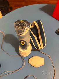 Rasoio e regolatore della barba