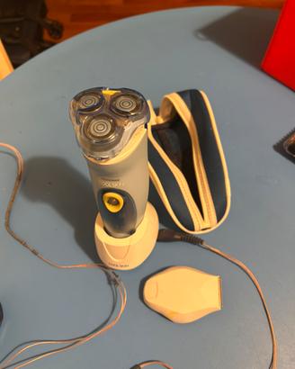 Rasoio e regolatore della barba